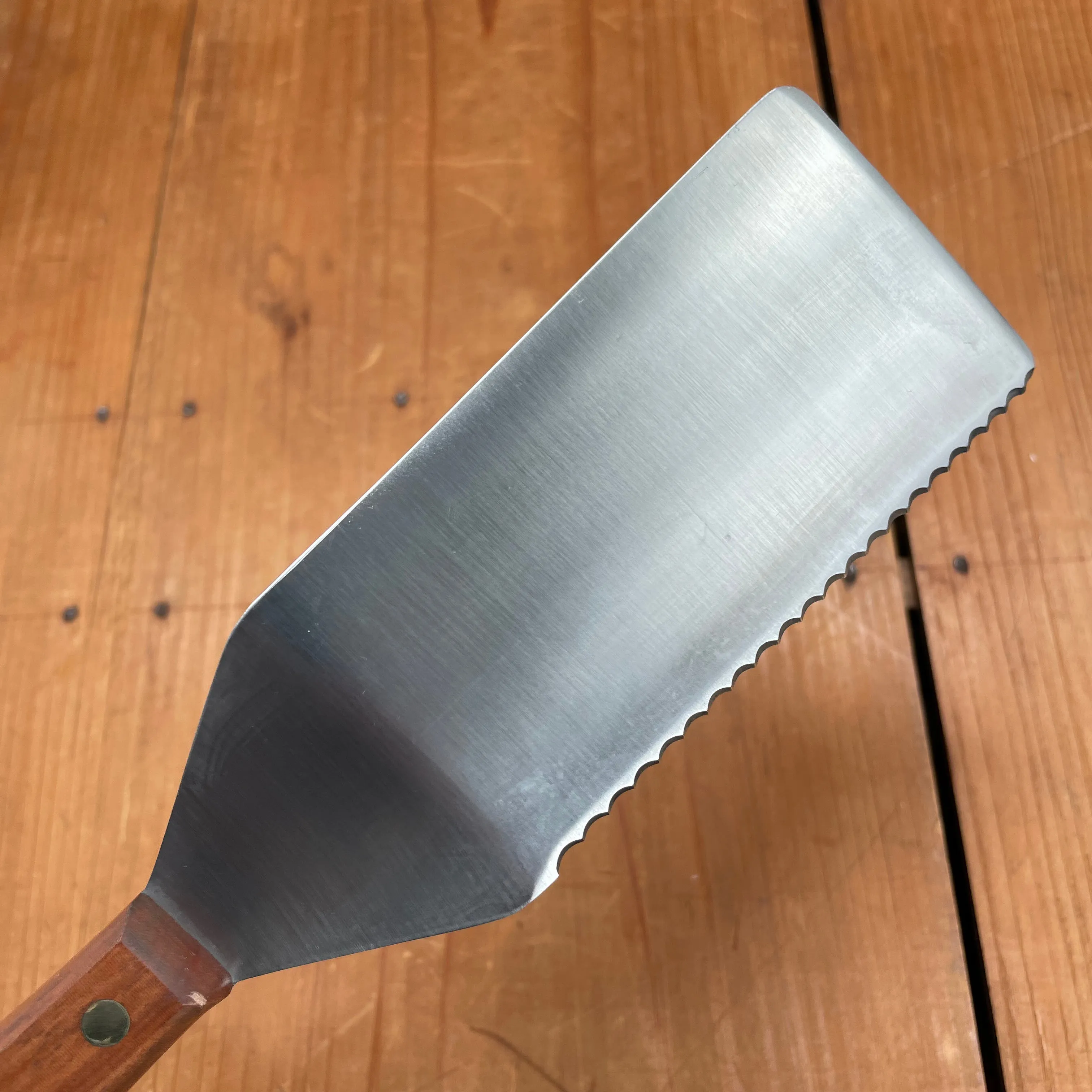 Au Nain 6" Spatula with Serrations