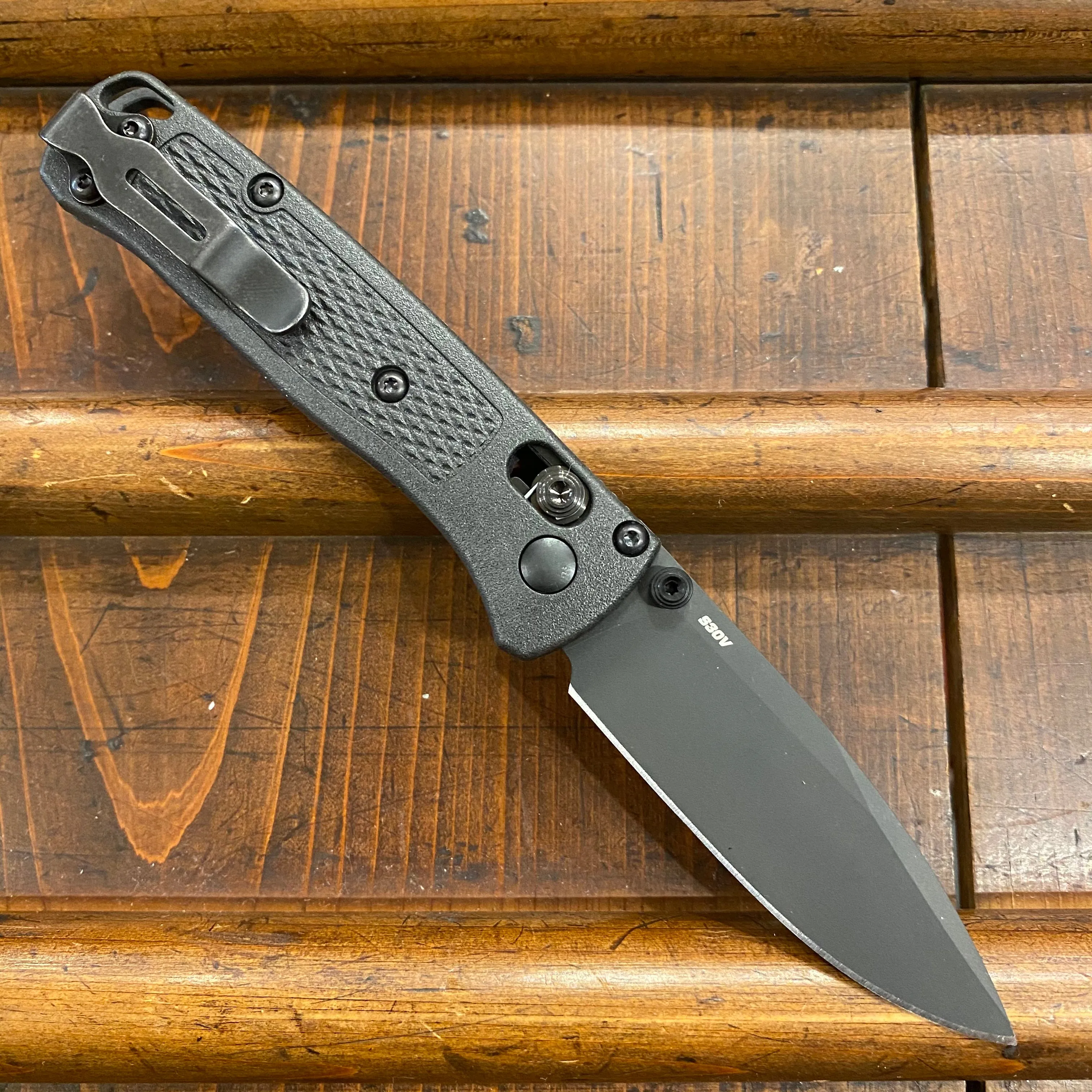 Benchmade 533BK-2 Mini Bugout Drop Point CPM-S30V AXIS Lock Black Cf-Elite Handle