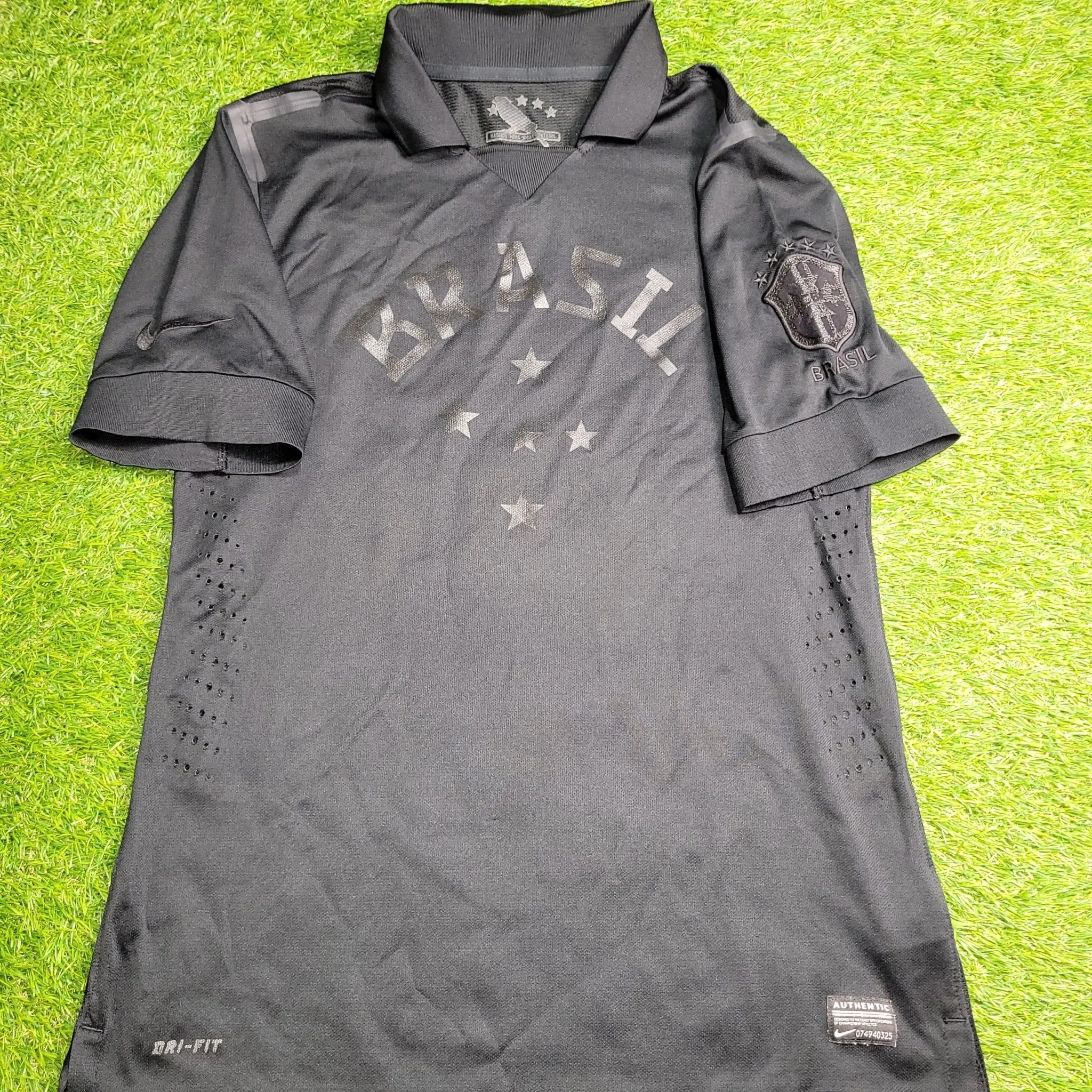 Limited Edition 2013-2014 Brazil Blackout Player Issue Soccer Jersey - Size L - SKU# 534159-010