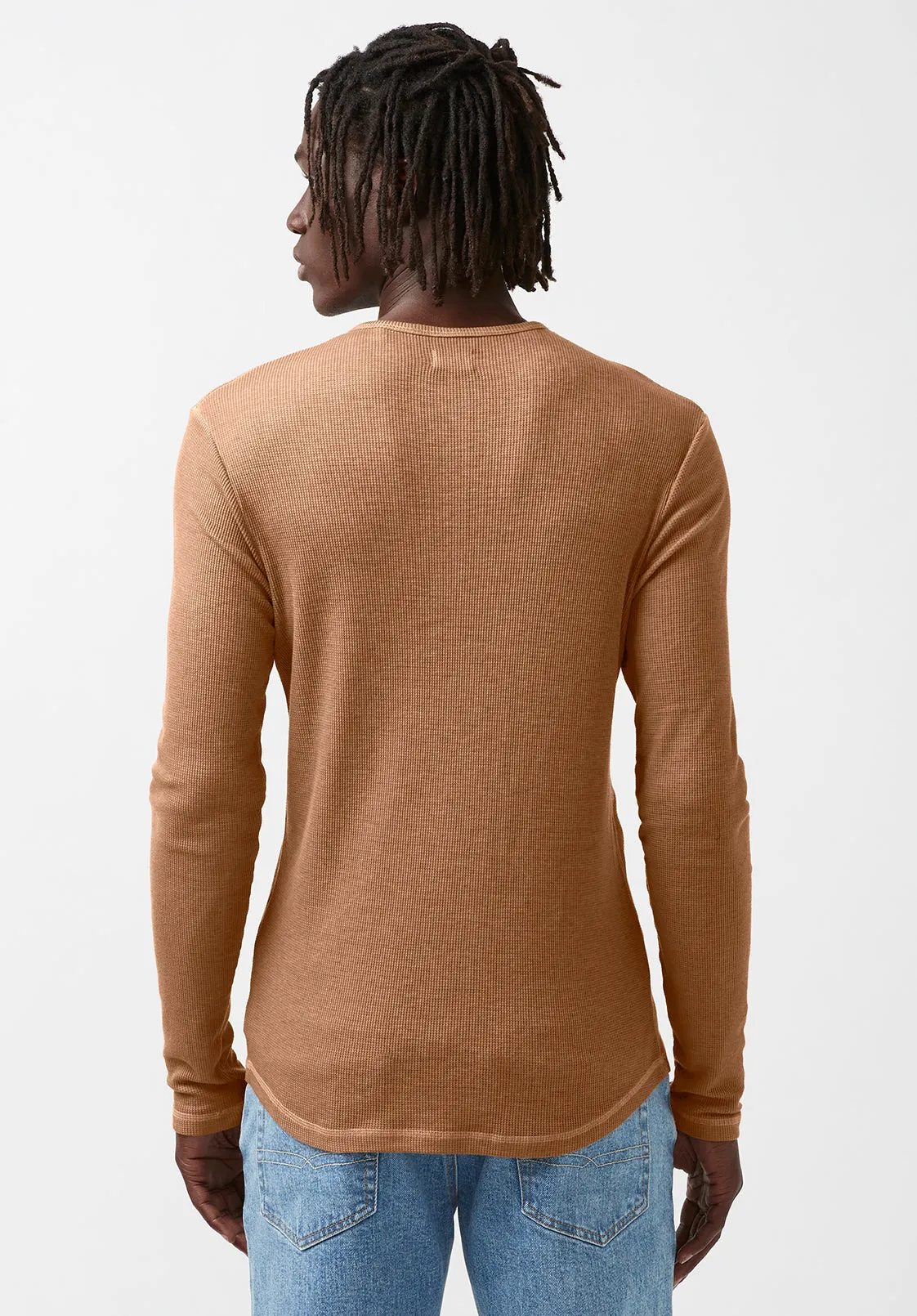 Kipat Men’s Long-Sleeve Henley Top in Dark Beige - BM24046